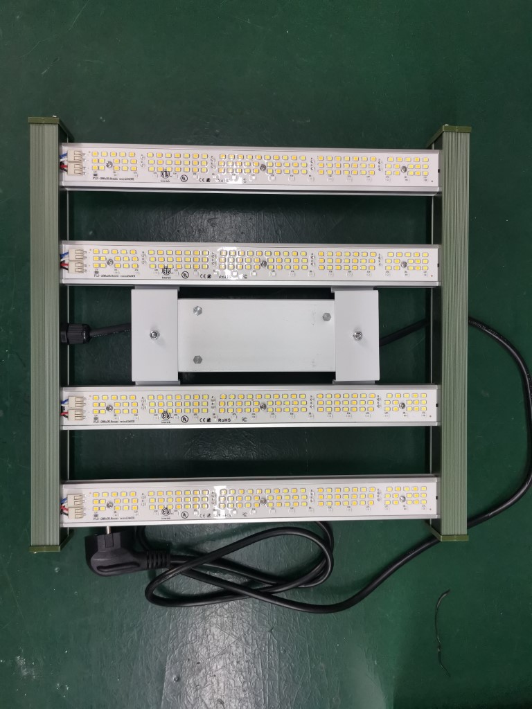 GoldenBuds 120W Spider LED Grow Light - Product General View
