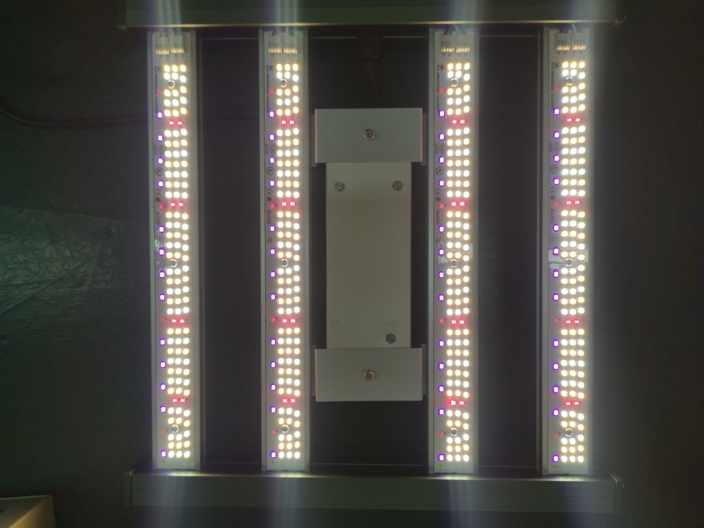 GoldenBuds 120W Spider LED Grow Light - Light Detail